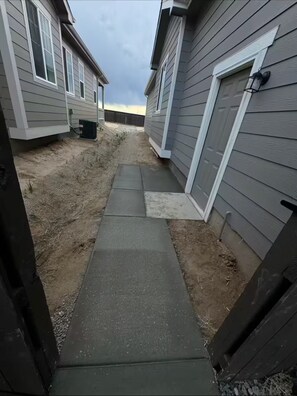 Property grounds - Private 1 Bed 1 Bath by the Airport (Commerce City)