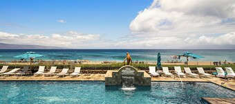 Expertly Renovated 413-Oceanview studio at The Whaler Resort