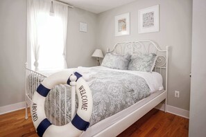 独立别墅, 多张床, 厨房, 花园景观 (Delavan Lakeside Retreat) | 5 多间卧室、特色装修、特色家居、床单