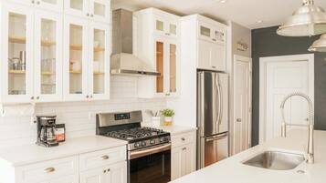 House, Berbilang Katil, Kitchen, Garden View (Delavan Lakeside Retreat) | Dapur peribadi