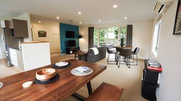 Una Smart TV, una oficina