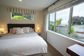 Bureau, Wi-Fi gratuit, draps fournis