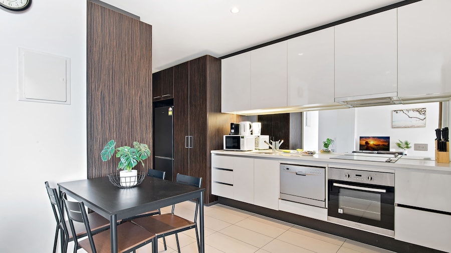 Luxury 2-bed Apartment in Melbourne's Heart