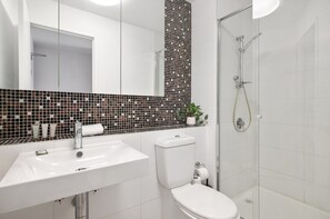 Apartment | Bathroom - Luxury 2-bed Apartment in Melbourne's Heart (Melbourne)