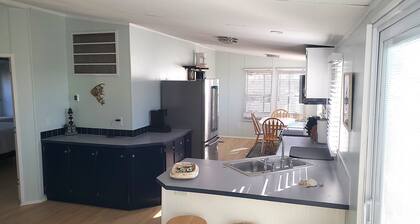 3-bedroom Riverfront house in Shiloh of Camden County with pier, small beach