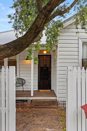 Apartment | Reception - Relaxing Retreat With Spacious Outdoor Area (Newcastle)