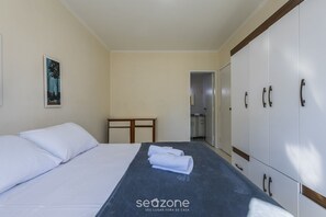Basic Apartment - 2 Bdrm apt 250m From the Beach in Center Sdc0601 (Balneário Camboriú)