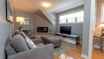 Classic Room, Garden View | Living area