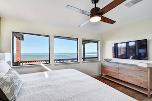 3 quartos, escrivaninha, ferros/tábuas de passar roupa, berço de viagem