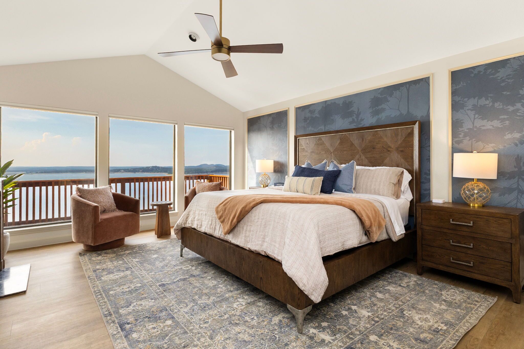 3 bedrooms, desk, iron/ironing board, travel cot