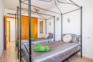 Bügeleisen/Bügelbrett, WLAN, Bettwäsche