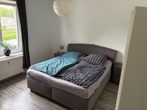 熨斗/熨衫板、Wi-Fi、床單