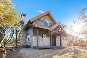 Exterior - Lions Keep| Hot Tub Retreat near Zion (Orderville)