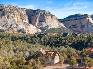 Exterior - Lions Keep| Hot Tub Retreat near Zion (Orderville)