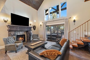 Smart TV, fireplace, video games, books - Lions Keep| Hot Tub Retreat near Zion (Orderville)