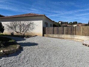 Property grounds - Comfortable house with swimming pool (Lumio)