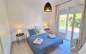 Internet, bed sheets - Comfortable house with swimming pool (Lumio)