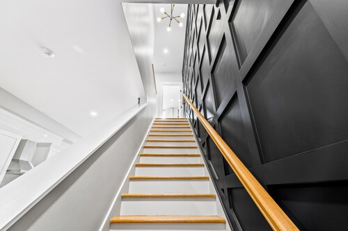 Modern 2-Bedroom Gem in Charming Downtown Providence