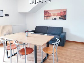 Leilighet, 2 soverom, byutsikt | Spisestue