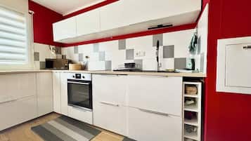 Geladeira, micro-ondas, fogão, lava-louças