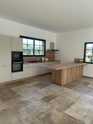 Private kitchen - Villa 8 people - Peace & comfort (Ghisonaccia)