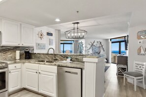 Fridge, microwave, oven, stovetop - Sand Dunes Resort PH9 (Myrtle Beach)