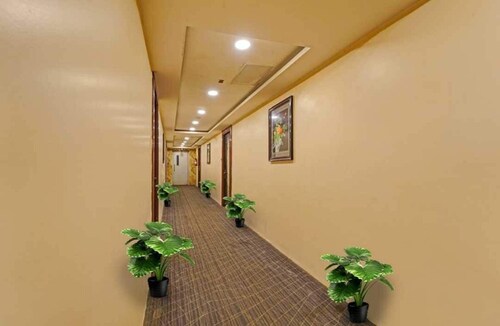 Townhouse Oak IIT Kanpur Metro Station