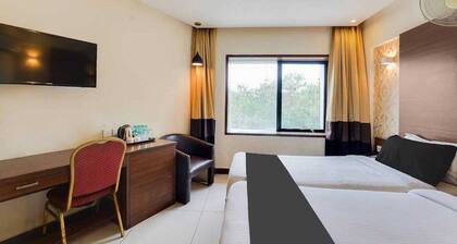 Townhouse Oak IIT Kanpur Metro Station