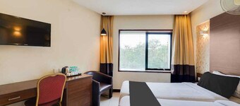 Townhouse Oak IIT Kanpur Metro Station