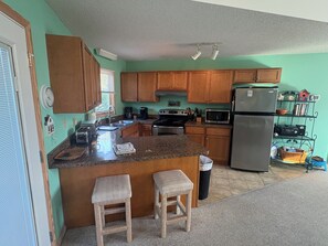 Private kitchen - Ocean views, secluded and spacious home in quiet neighborhood (Emerald Isle)
