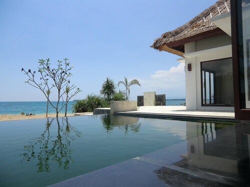 Private Villa am traumhaften Sandstrand mit eigenem Pool:
Star Sand Beach Resort