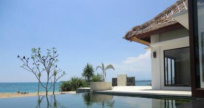 Private Villa am traumhaften Sandstrand mit eigenem Pool:
Star Sand Beach Resort