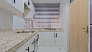 Deluxe Apartment, Balcony, City View | Private kitchen