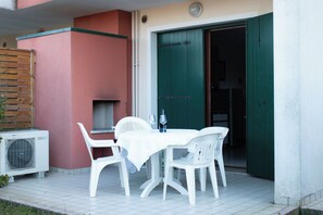 Căn hộ, 2 phòng ngủ, sân hiên, quang cảnh vườn | Khu ẩm thực ngoài trời