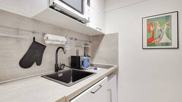 House | Private kitchen | Cookware/dishes/utensils