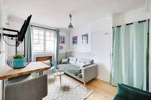 Apartment | Living area - Parisian Cocoon for 2 in Batignolles - 17th ard (Paris)