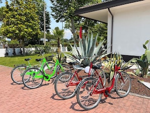 Bungalow, 2 Bedrooms, Balcony, Garden View | Property grounds - Comfy Bungalow With Garden (Cavallino-Treporti)