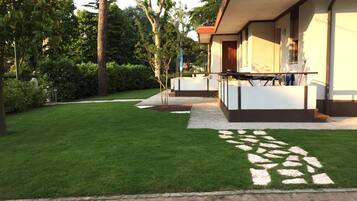 Bungalow, 2 kamar tidur, balkon, pemandangan kebun | Halaman properti