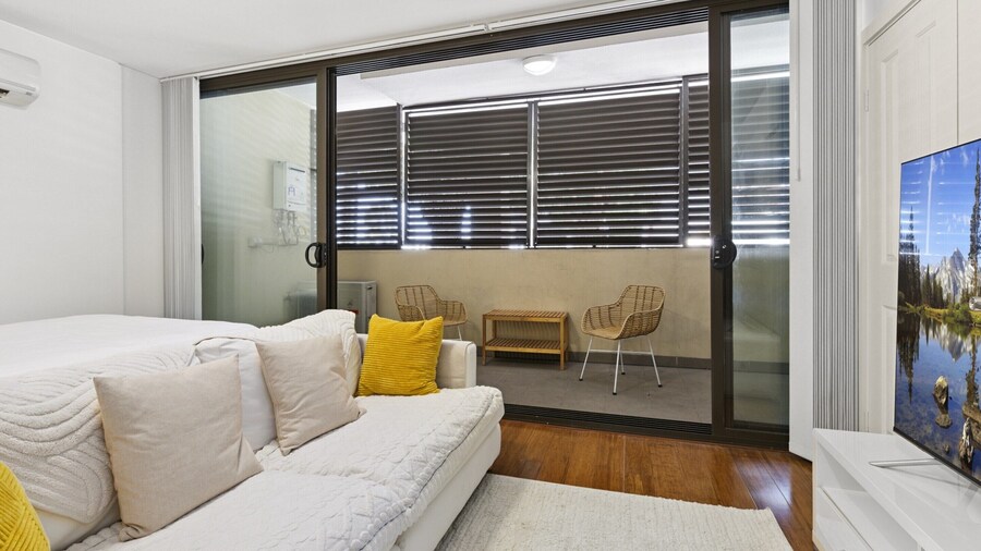 Ground Floor One-bed With Courtyard Access