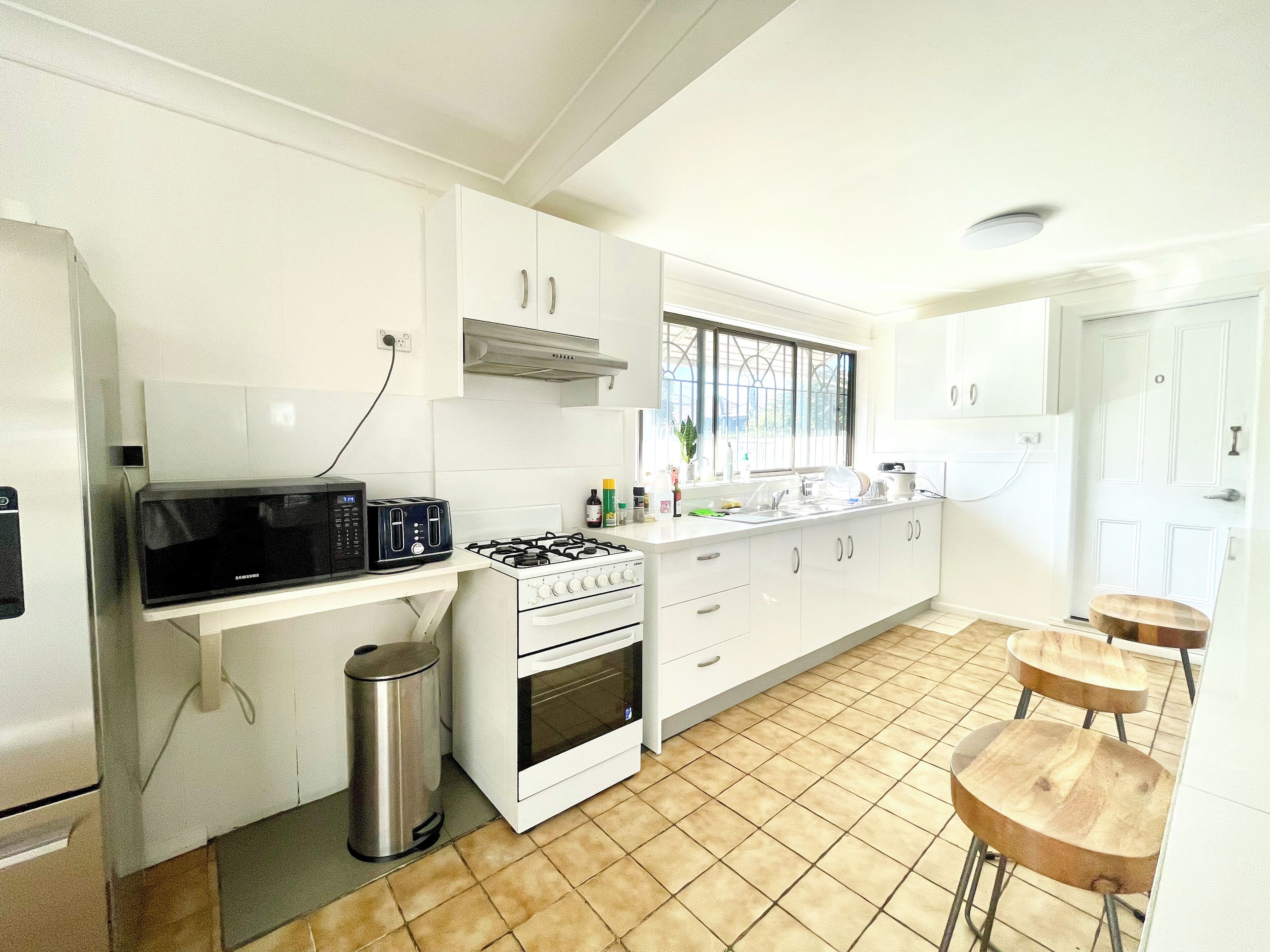 Full-sized fridge, microwave, oven, cookware/dishes/utensils