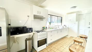 Full-sized fridge, microwave, oven, cookware/dishes/utensils