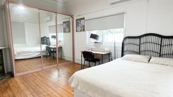 Desk, laptop workspace, free WiFi