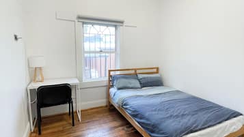 Desk, laptop workspace, free WiFi