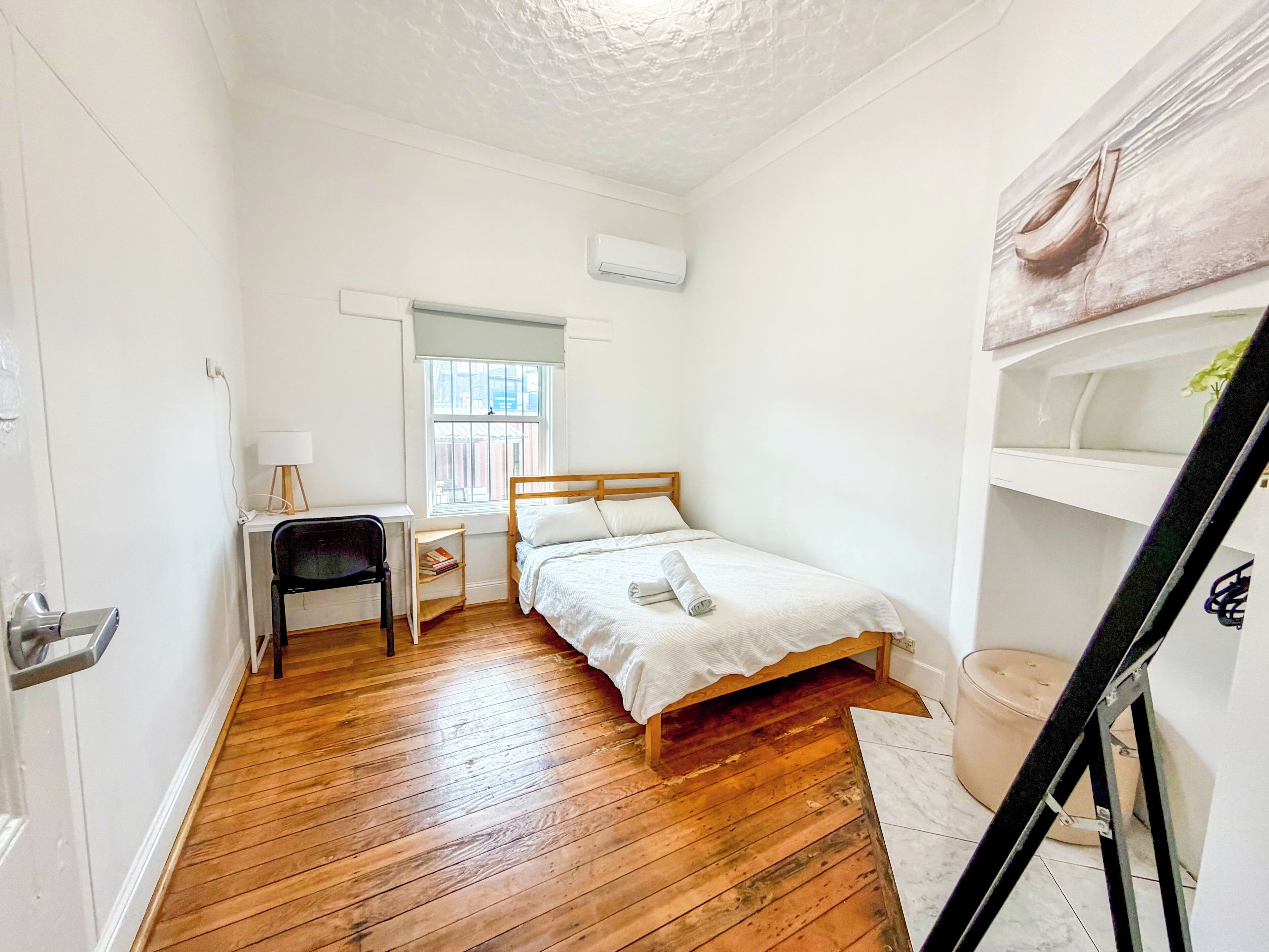 Classic-rum | Skrivbord, arbetsyta för laptop och gratis wi-fi