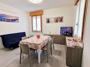Bungalow, 2 phòng ngủ, ban công, quang cảnh vườn | Phòng ăn