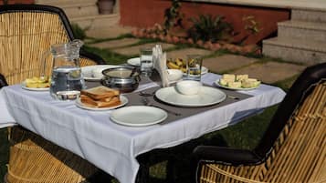 Desayuno a la carta diario (INR 400 por persona)