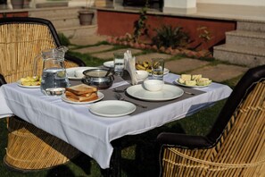 Daily cooked-to-order breakfast (INR 400 per person) - Ranthambhore bagh Valley (Sawai Madhopur)