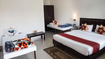 Escritorio, espacio para trabajar con laptop y wifi gratis