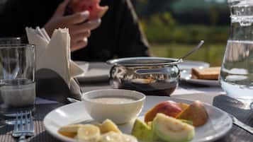 Desayuno a la carta diario (INR 400 por persona)