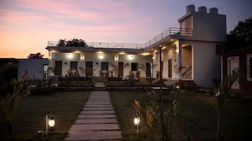 Fachada de la propiedad